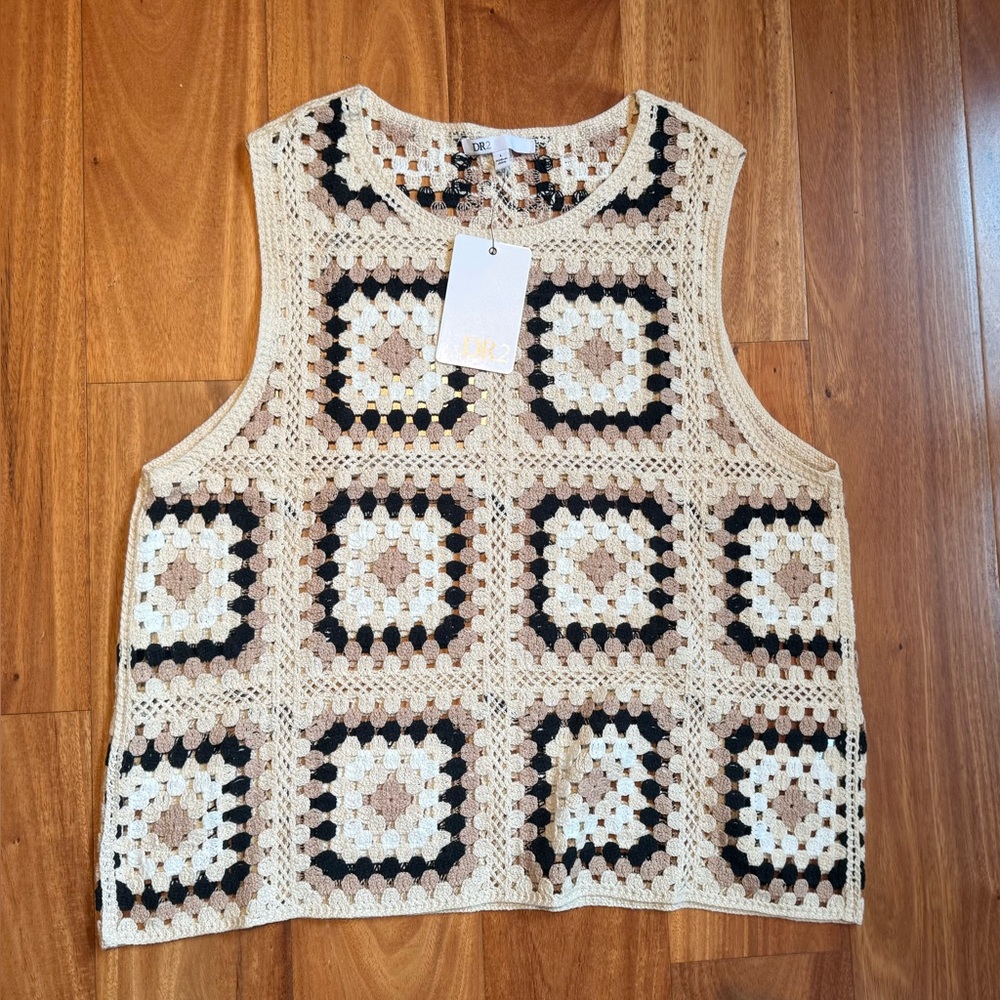 DR2 Crochet Patterned Tank Top in Cream and Black
